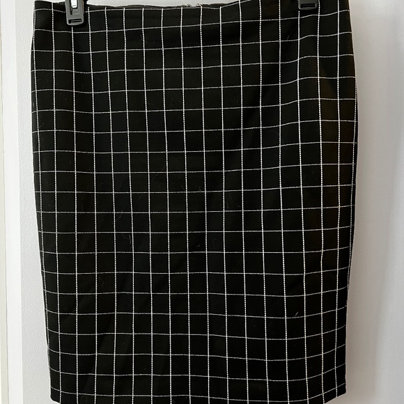 Express Lined Black Skirt. Size 14 - Picture 1 of 3